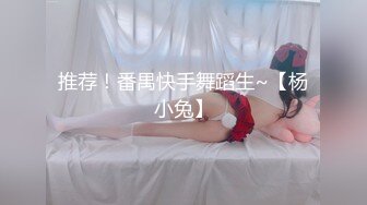 官方售价39元❤️一对好闺蜜一起逛街被一箭双雕抄底黑裙美女穿着紫色花内勒出深深屁股缝