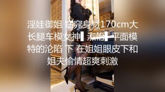 丰乳肥臀少妇啪啪，穿开档肉丝69姿势口交，翘起屁股扶着小腰后入，骑乘抱着屁股猛