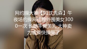  长相甜美牙套小表妹耐操新人妹子，两男轮换着操翘屁股后入，操累了换个人继续