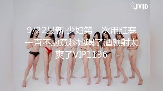 黑丝少妇人妻3P 想不想要 想 啊啊 舒服 撸着老公的鸡鸡 被眼镜单男无套输出 爽叫不停