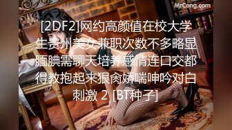 厕所偷窥长发漂亮美眉嘘嘘