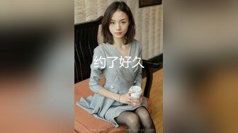 一堆道具漂亮眼睛毛毛浓密美女，翘起屁股黄瓜后入抽插，掰穴特写湿哒哒茄子插入，炮击手指抠逼高潮喷水