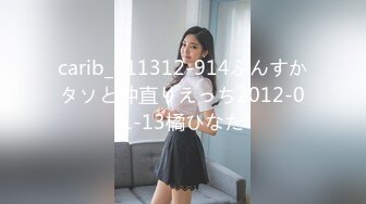 冒死偷拍楼下美少妇 洗完澡在床上岔开大腿 露出大黑B