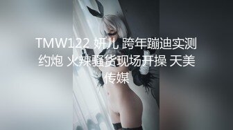 三月新流出厕拍大神找到一份给KTV送酒的工作❤️趁此机会潜入女厕偷拍小姐尿尿(9)格子裙小姐的内裤很松垮