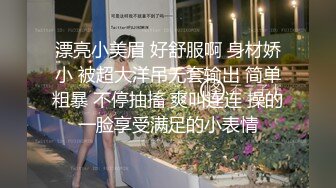 YC商场抄底穿吊带紫胸罩小靓妞??透气孔内裤前后清晰看到黑森林