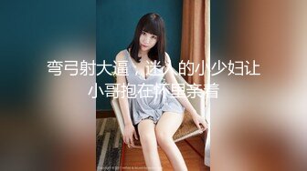 狂吸女房东豪乳 爱液从腿间流出