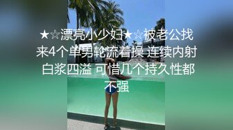 绿奴的小鸡巴被绿主和老婆用脚轮流玩弄