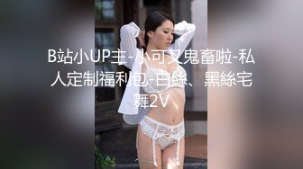  性感红唇美少妇线下约见粉色开房啪啪，白皙大奶子舔屌交，上位骑乘抽插自己很享受