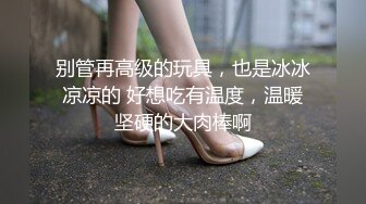 小天娱乐探花胖哥代班，格子裤颜值不错外围妹子