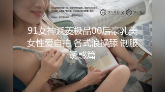 蓝衣娇瘦包臀裙美女坐在沙发上渴望眼神盯着受不了