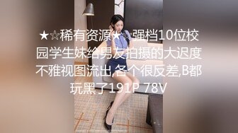 和女老板的故事 五一在海底捞厕所和老板做爱，外面人来人往真刺激！