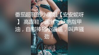 全景后拍黑丝短裤美女