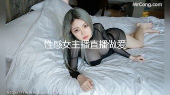 大屁股熟女骚妈露脸与小鲜肉儿子激情啪啪，被小伙揉奶子玩逼不带套各种狂插乱草，多体位蹂躏直接内射骚逼