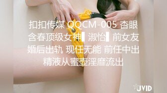 风韵犹存的吊带气质少妇吃鸡巴时看电视