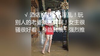 颜值不错的良家小少妇偷偷的在浴室陪狼友骚，满足狼友的要求互动撩骚淫声荡语，揉奶玩逼道具抽插爽瘫在地上