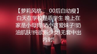 土豪包养的漂亮大学妹子 非常乖巧听话在沙发上一边被拍打屁股一边帮口活