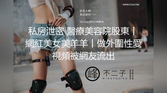 【新片速遞】大神超近距离贴B拍，差点就被美女发现了，好险呐！