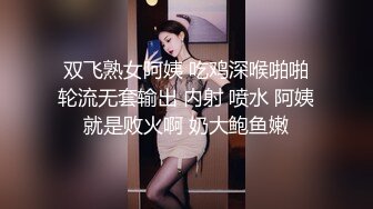 【新片速遞】 厕拍篮球场坐着等闺蜜的妹子,小阴唇上吊着一小坨肉球球