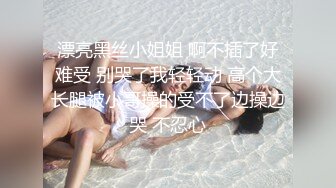   巨乳少女让小哥玩着奶头伺候小哥大鸡巴交，让小哥后入小屁股，激情上位真刺激自己揉大奶子