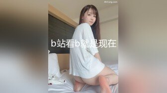 爆乳粉穴眼镜美妞，全裸双指扣逼，真的很敏感，白浆不断流出，搞得小穴湿湿