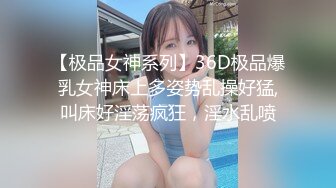 地鐵扶梯掀起極品美婦裙底偷窺圓潤的翹臀