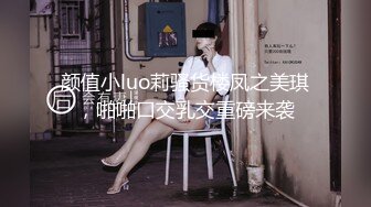  熟女阿姨偷情老外 又舔又亲 被无套输出 完事还送阿姨一条裙子 非常开心