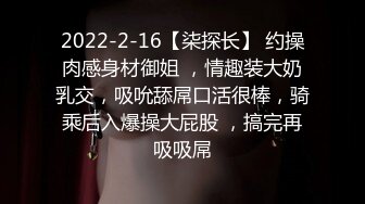 熟女少妇勾引大金链子男人回家肏逼，丝袜都给撕破，连手带扣骚逼，叫声骚骚的，干涸的阴洞终于有屌插入了！