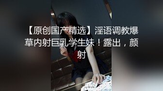 最近很火的家庭摄像头，美艳少妇洗完澡当着儿子的面赤裸 抹身体乳穿内衣内裤 美丽的酮体太诱人了！