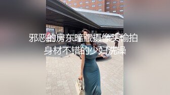 饥渴妹子刚洗洗澡在吹吹头发直播给狼友看身材还不停自慰手指抠逼