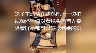 极品高颜值长相甜美粉衣妹子，撩起内衣摸奶口交后入猛操晃动大奶子