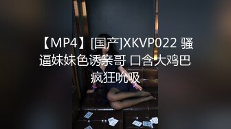 漂亮妖媚的伪娘从性感白色内裤里掏出小弟弟把玩，玩不腻的性感鸡巴，爱了爱了！