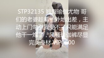 《极品CP魔手外购》屌炸天！大神勇闯商场女厕偸窥各种小姐姐方便，拍脸又拍逼，搞来美女用过的护垫闻上一闻在打个飞机 (1)