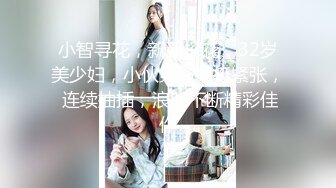 KTV厕所偷拍喝醉的美女趴在马桶上吐✿来个捡尸的屌丝男把她内裤脱了想上她