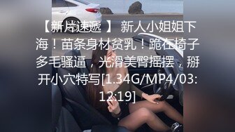 学舞蹈漂亮小姐姐首次露脸，站立一字马全裸热舞，随着音乐扭动细腰