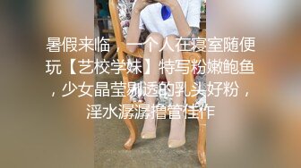 20岁美乳小美女黄瓜插穴，两个圆润奶子，一撮毛超极品粉嫩小穴