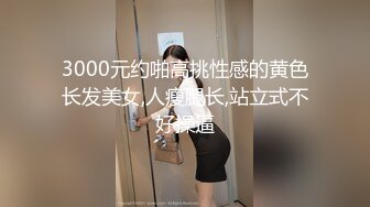 极品少妇，客厅招揽两名男妓，前仆后继干她两个骚穴，爽歪歪淫叫！