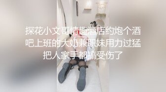  清纯乖巧小虎牙萌妹，新到空姐制服套装，开档黑丝高跟鞋，和小男友激情啪啪，骑乘爆插粉穴美臀