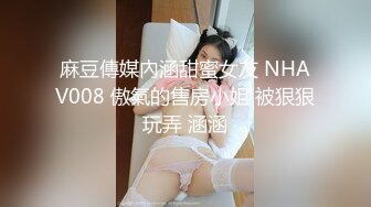 乘妈妈睡着了扒她衣服和内内