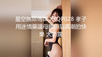 爆炸身材新人美女！初下海外表文静！细腰美乳无毛骚穴，背上纹身屁股摇摆，掰穴特写尤物