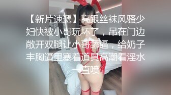 《黑客入侵?真实泄密》农村家庭摄像头破解长时间偸拍身材不错的少妇日常换衣服?肤白阴毛不多奶子还可以喜欢穿骚内内