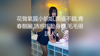 抄底公交站牌前讓人忍不住想後入的極品翹臀騷女