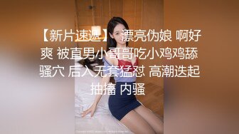 花臂纹身哥约个清纯娇小型00后不良少女,开档吊带丝袜在宾馆晃来晃去终被艹