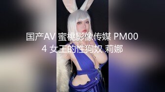  带着眼镜巨乳妹子居家自慰，掰开骚穴给狼友们看看寥寥骚