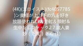  操开档牛仔裤高颜值美女 特别眼睛漂亮的美女更让我想射脸上 很有征服感 最后吞精