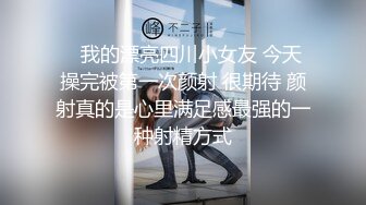   S型身材爆乳小萝莉顶级美腿一字马，黑丝高跟鞋极度诱惑，搔首弄姿，地上尿尿妹子太骚了