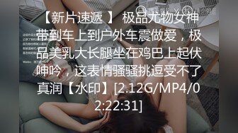 《魔手外购极品CP》地铁女厕偸拍络绎不绝的年轻小姐姐方便 美女多亮点多，妹子换奶罩一对大奶又圆又挺手感绝对一流 (11)