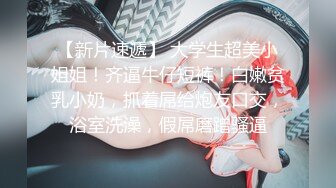 黑客破解家庭网络摄像头监控偷拍眼镜少妇洗完澡和丈夫在客厅沙发上啪啪刚干完女儿就从外面回来吃西瓜了