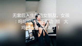 熟女妈妈网络兼职赚外快，开档丝袜高跟鞋诱惑，全程露脸听狼友指挥大黑牛自慰骚穴浪荡呻吟，表情好骚啊