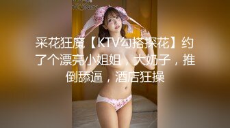 【新片速遞】  奶子上有纹身的风骚小妹露脸深夜发骚诱惑狼友，听狼友指挥脱光光，撅着屁股掰开骚逼给狼友看，精彩刺激不断