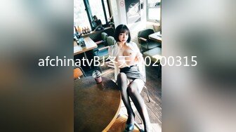  花臂纹身美少女小男友居家操逼坚挺白嫩美乳，蹲着抓屌吸吮，骑乘位操肥唇骚穴，操完再自慰